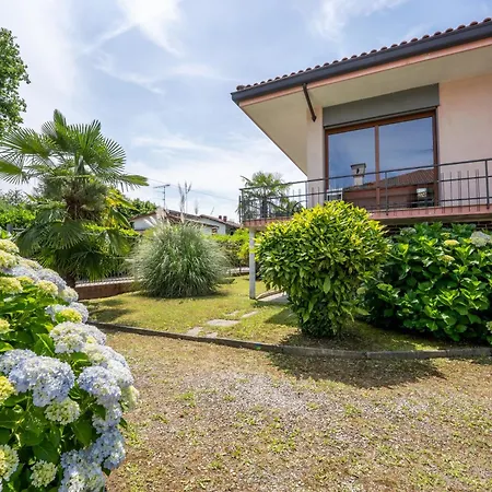 Le Camelie House - Maggiore Feriehus